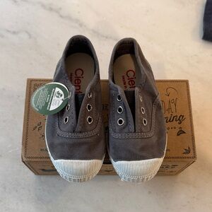 Cienta Kids Charcoal Canvas Sneakers